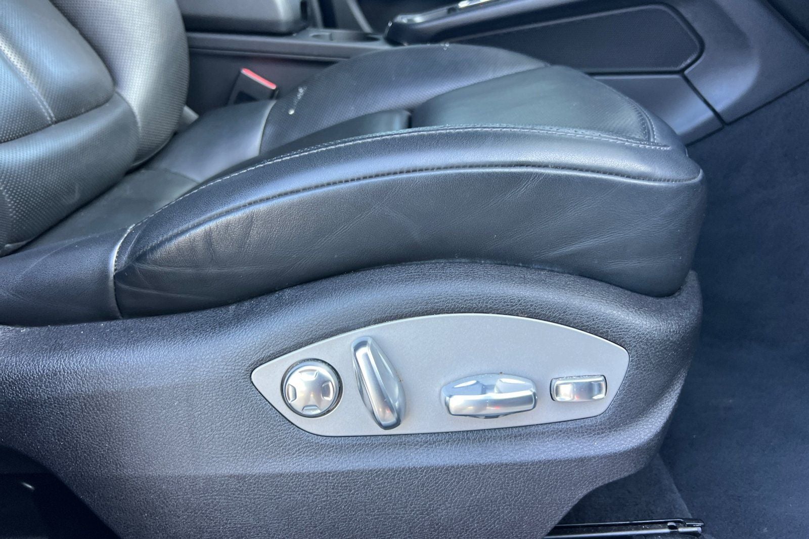 2024 Porsche Macan T