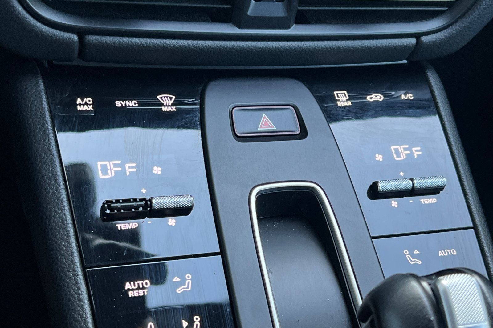 2024 Porsche Macan T