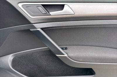 2016 Volkswagen e-Golf SE