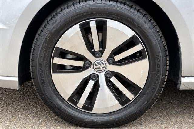 2016 Volkswagen e-Golf SE