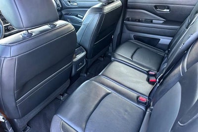 2022 Nissan Pathfinder SL 2WD