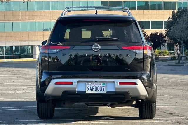 2022 Nissan Pathfinder SL 2WD