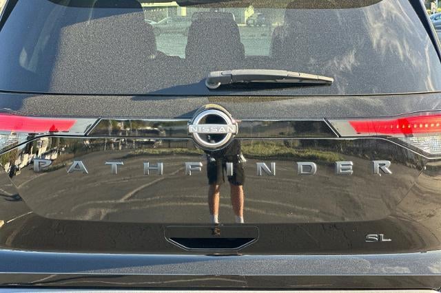 2022 Nissan Pathfinder SL 2WD