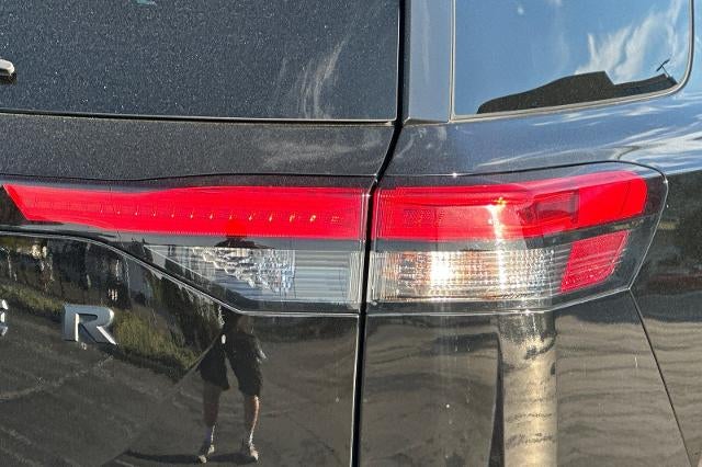 2022 Nissan Pathfinder SL 2WD