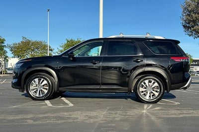 2022 Nissan Pathfinder SL 2WD