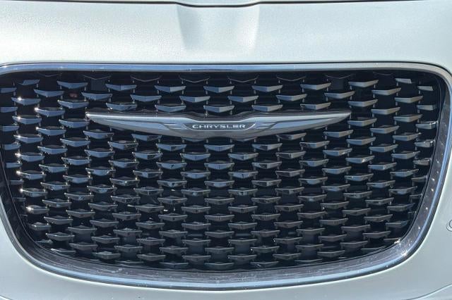 2022 Chrysler 300 Touring L