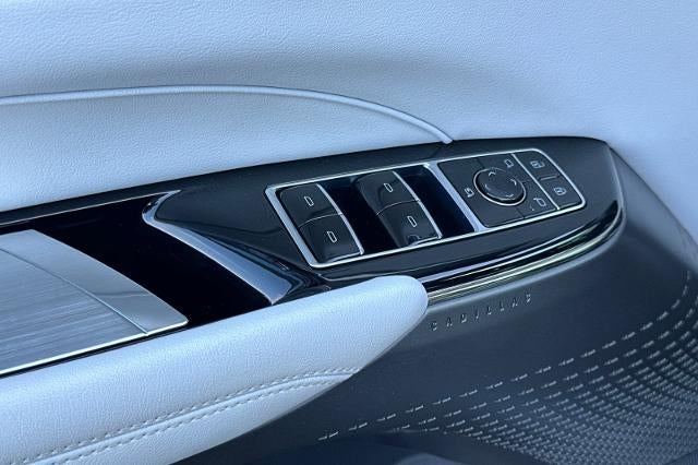 2024 Cadillac LYRIQ Luxury 1