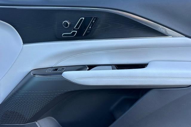 2024 Cadillac LYRIQ Luxury 1