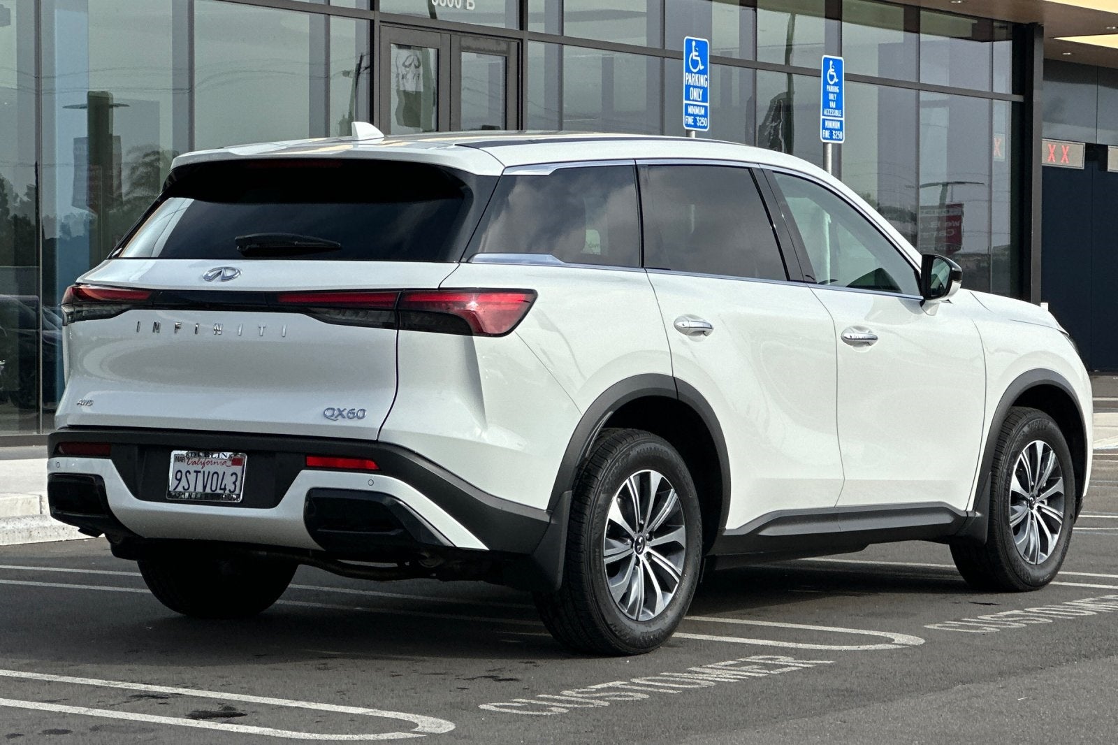 2025 INFINITI QX60 PURE