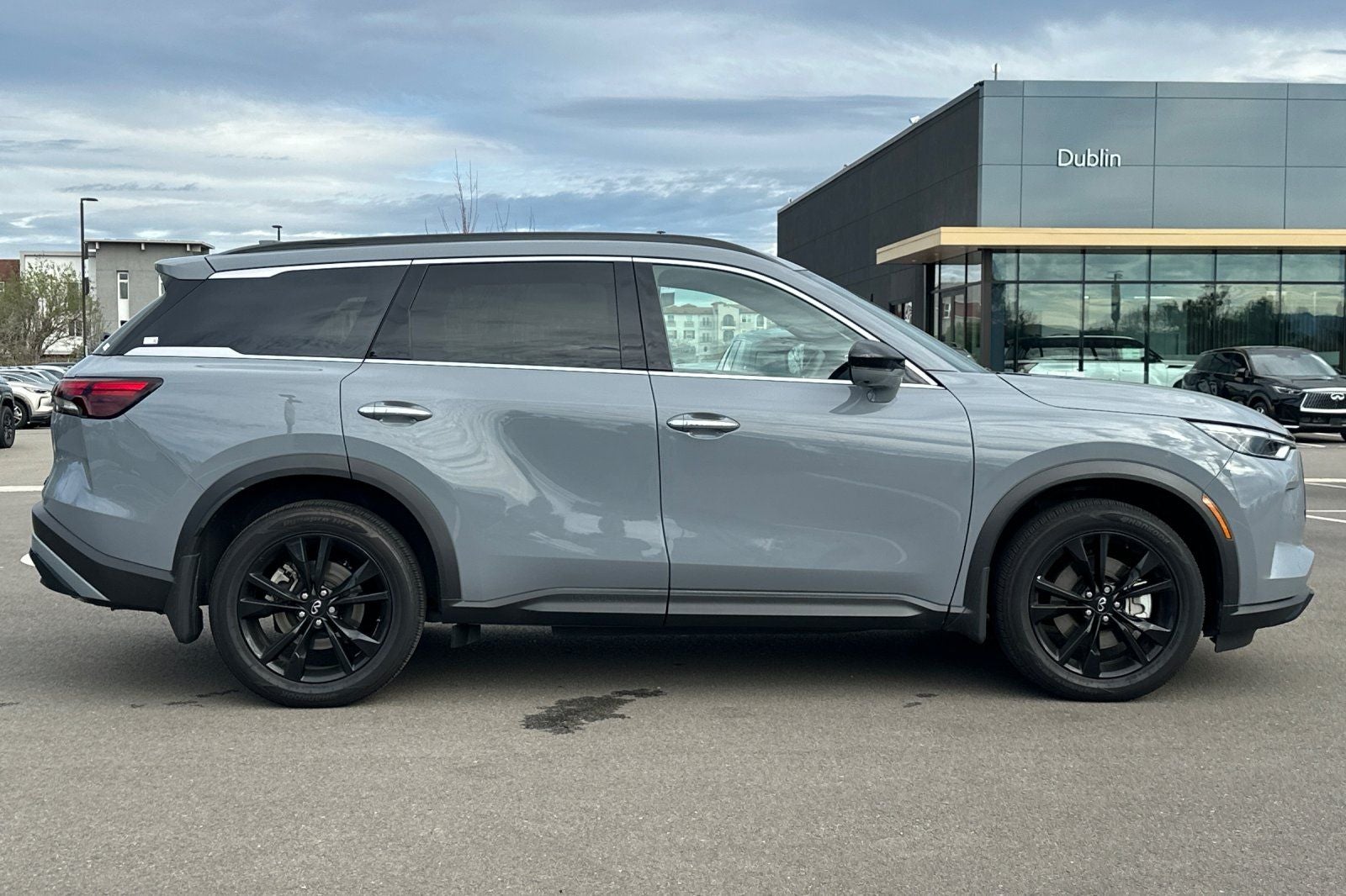 2025 INFINITI QX60 LUXE