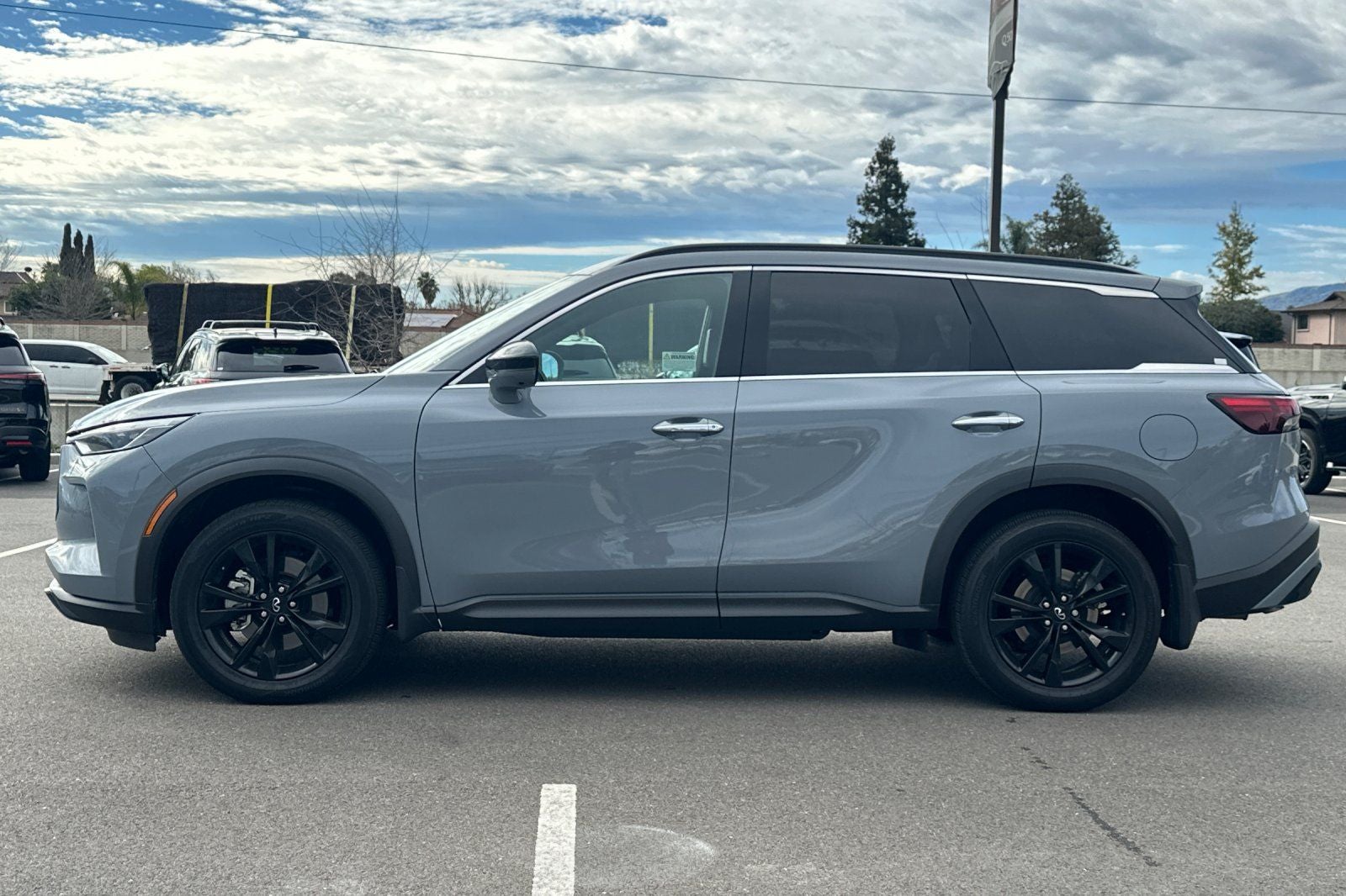 2025 INFINITI QX60 LUXE