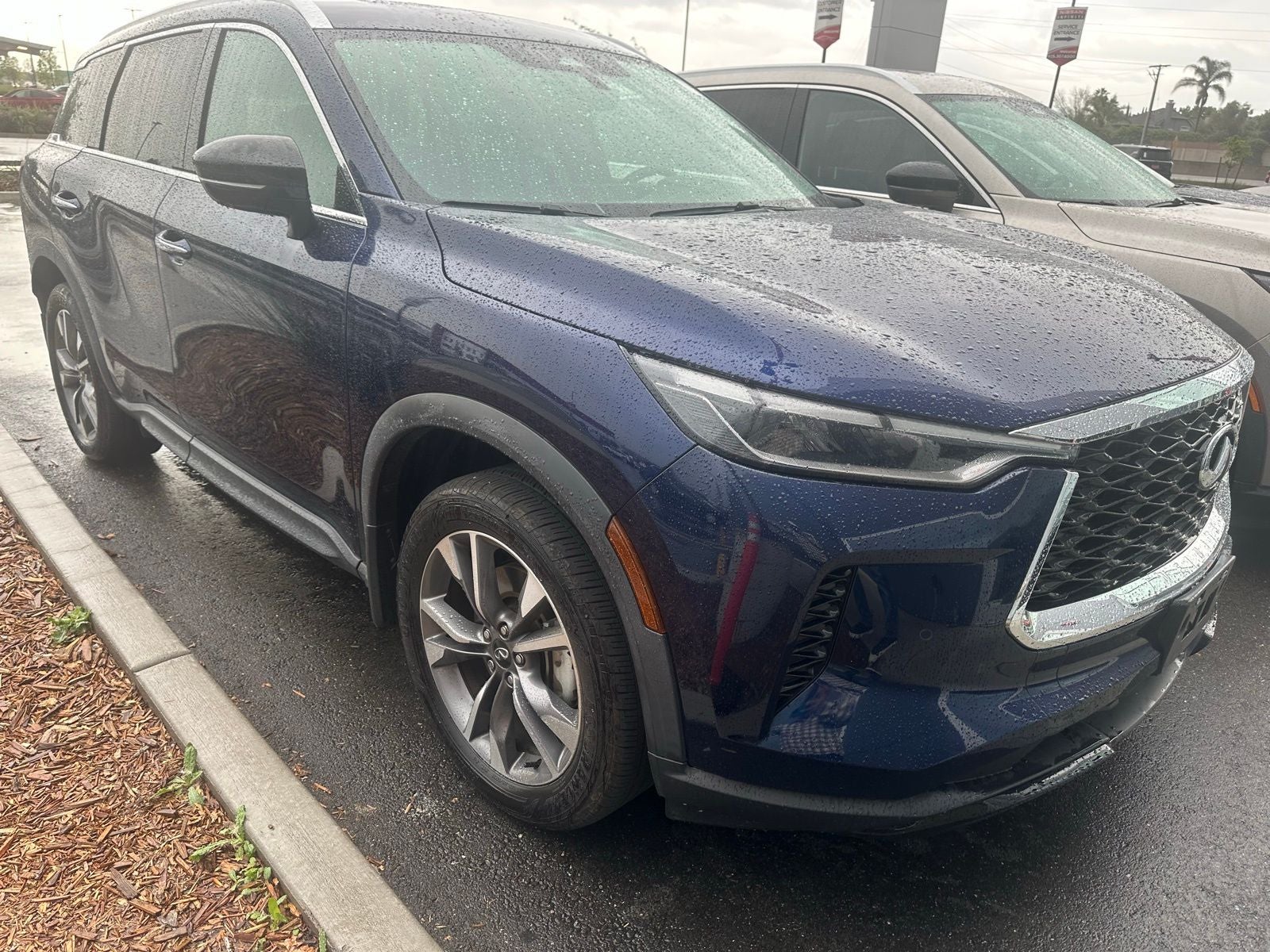 2023 INFINITI QX60 LUXE