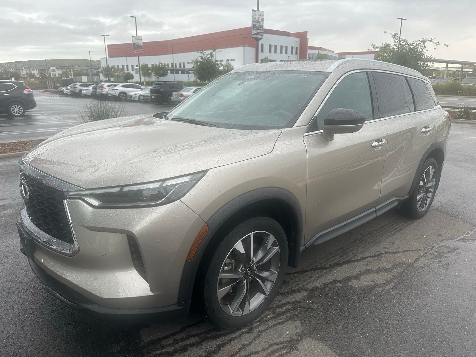 2023 INFINITI QX60 LUXE