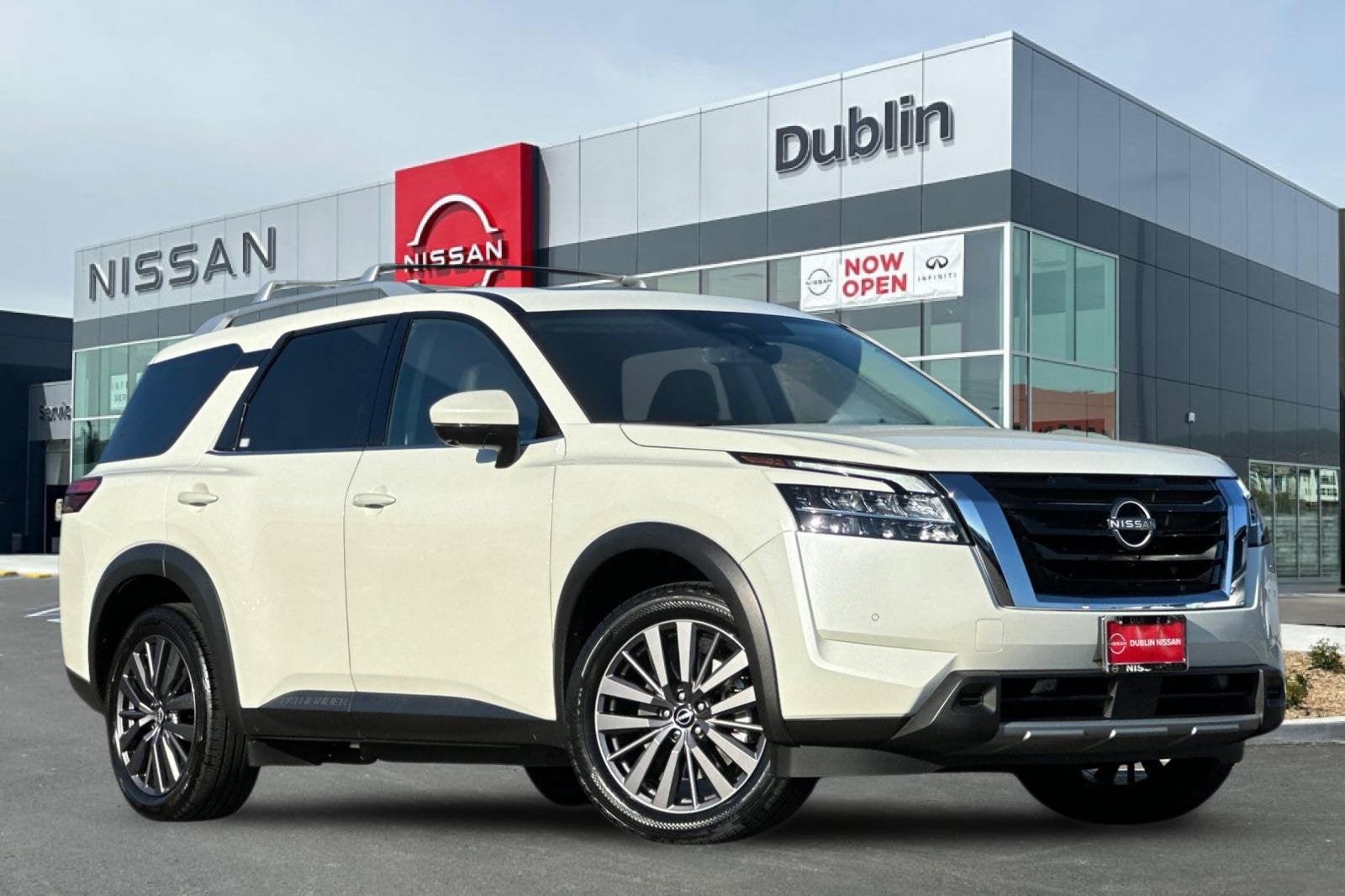 2023 Nissan Pathfinder SL