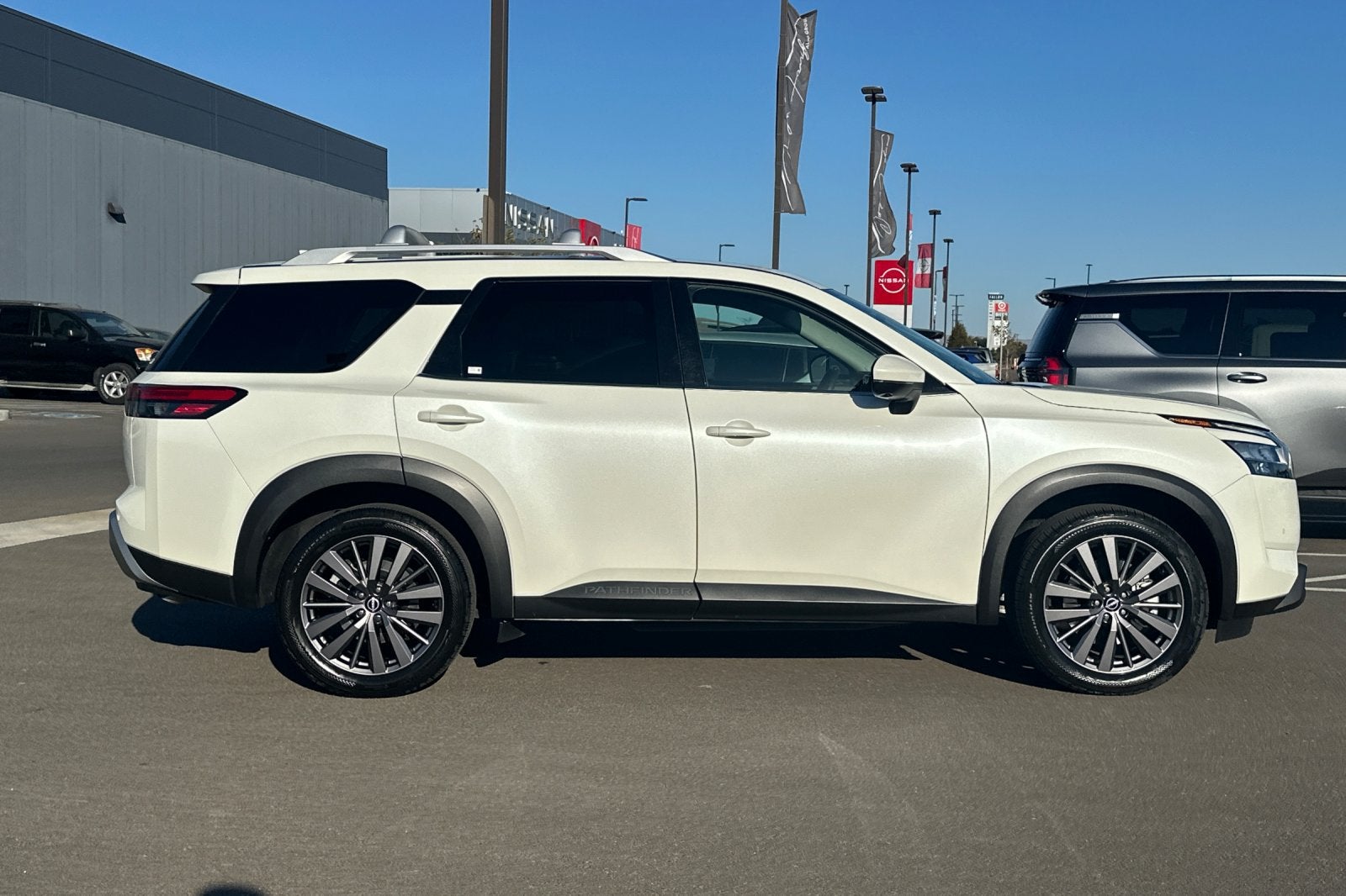 2023 Nissan Pathfinder SL
