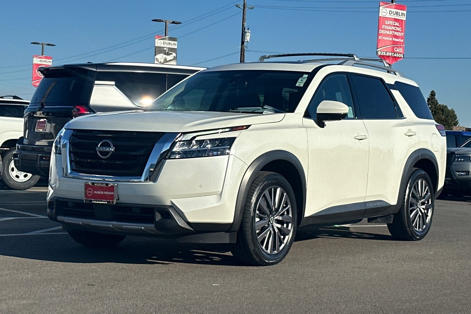 2023 Nissan Pathfinder SL