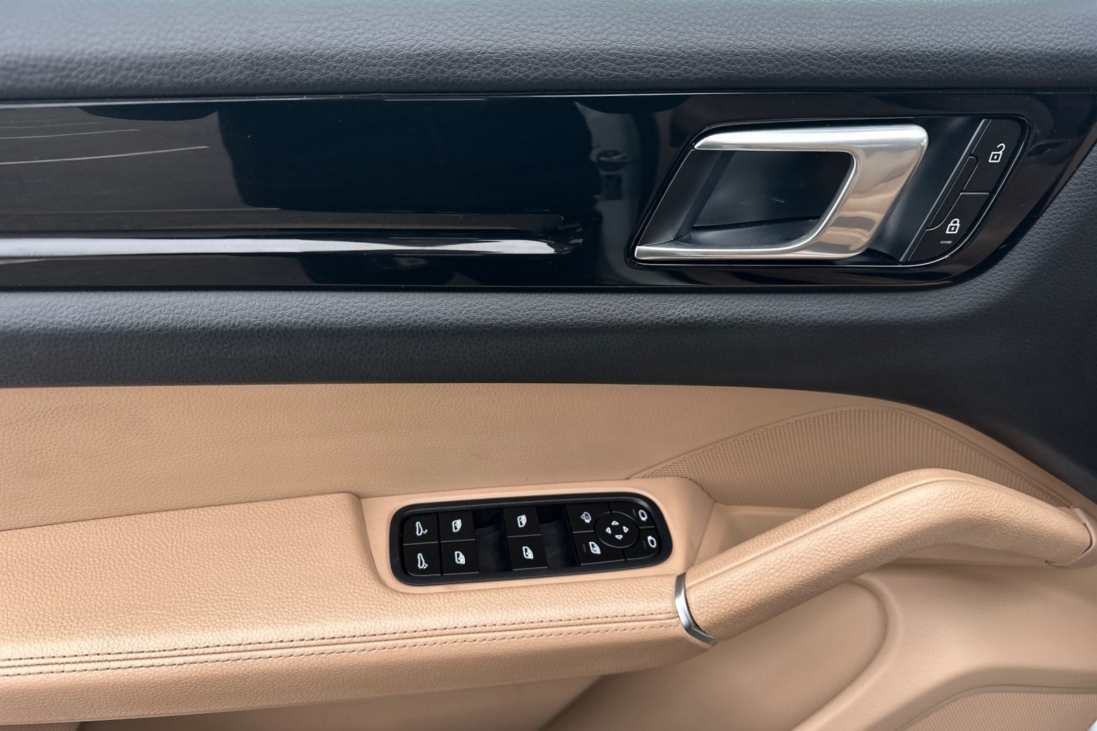 2023 Porsche Cayenne Base